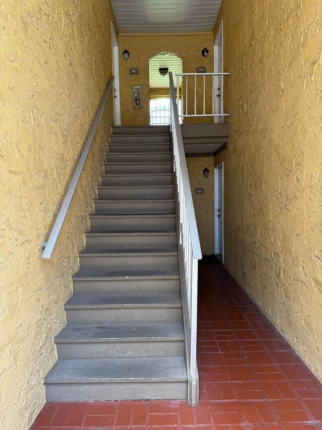 1869 Toucan Way in Sarasota, FL - Foto de edificio - Building Photo