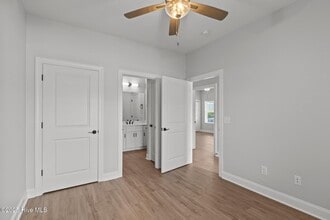 400 Lighthouse Ln in Swansboro, NC - Foto de edificio - Building Photo