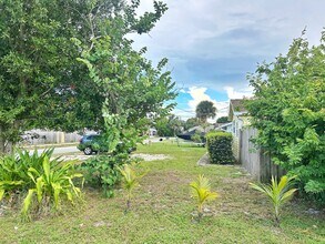 3268 SE Golden Gate Ave in Stuart, FL - Building Photo - Building Photo