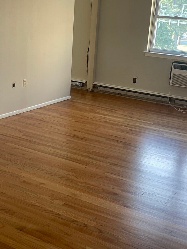 3 Windsor Ter, Unit E in Freehold, NJ - Building Photo - Building Photo