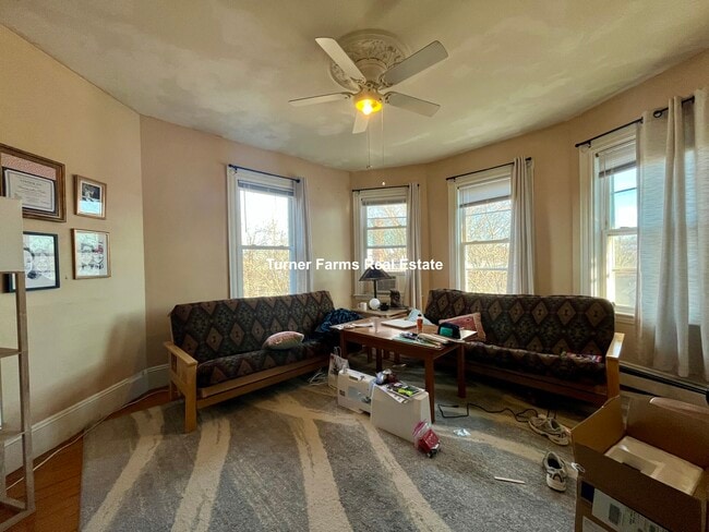 803 Parker St, Unit 3 in Boston, MA - Foto de edificio - Building Photo