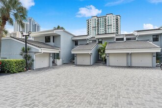 300 Poinciana Island Dr in Sunny Isles Beach, FL - Building Photo - Building Photo