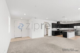 17425 Graceada Ln in Lathrop, CA - Building Photo - Building Photo