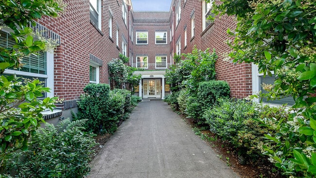 1509 NE 10th Ave, Unit 301