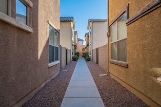 1423 S Moccasin Trail in Gilbert, AZ - Building Photo - Building Photo