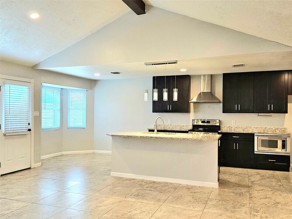327 Gentilly Dr in Katy, TX - Building Photo