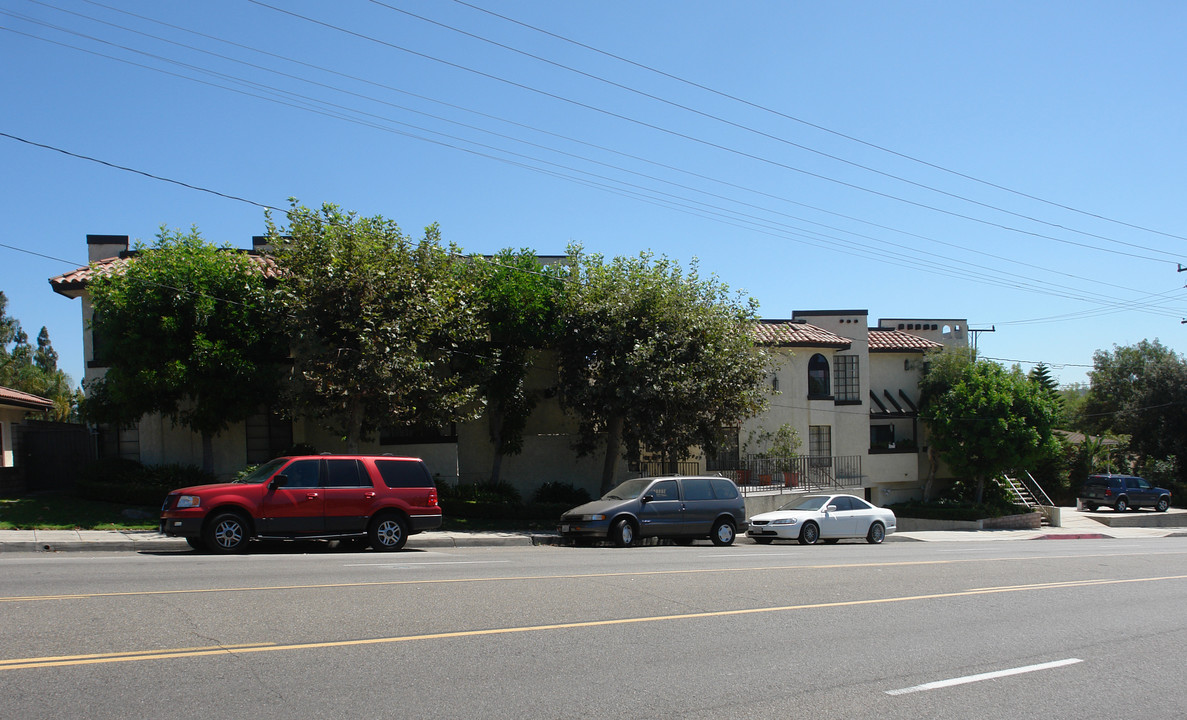 4118 Ocean View Blvd in Montrose, CA - Foto de edificio