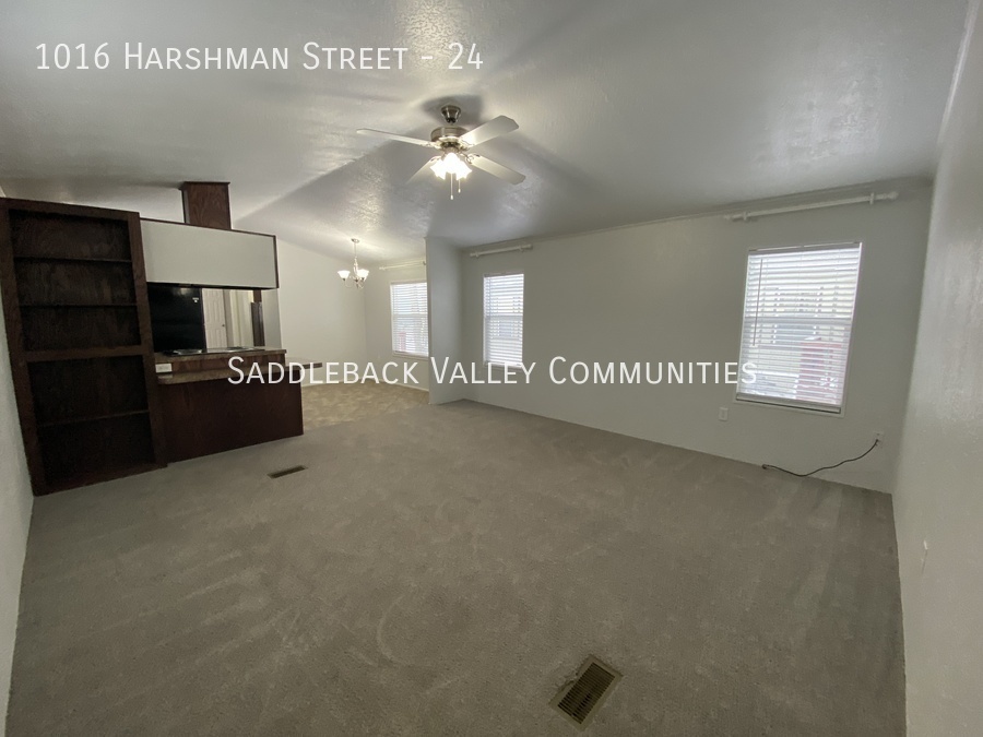 1016 Harshman St in Rawlins, WY - Building Photo