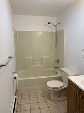 176 N Cherry St in Wallingford, CT - Foto de edificio - Building Photo