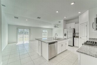 10245 Shady Preserve Dr in Riverview, FL - Building Photo - Building Photo