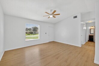 561 SE Karrigan Terrace in Port St. Lucie, FL - Building Photo - Building Photo