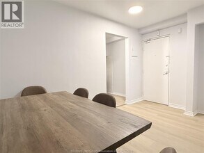 1989 Wyandotte St W in Windsor, ON - Foto de edificio - Building Photo