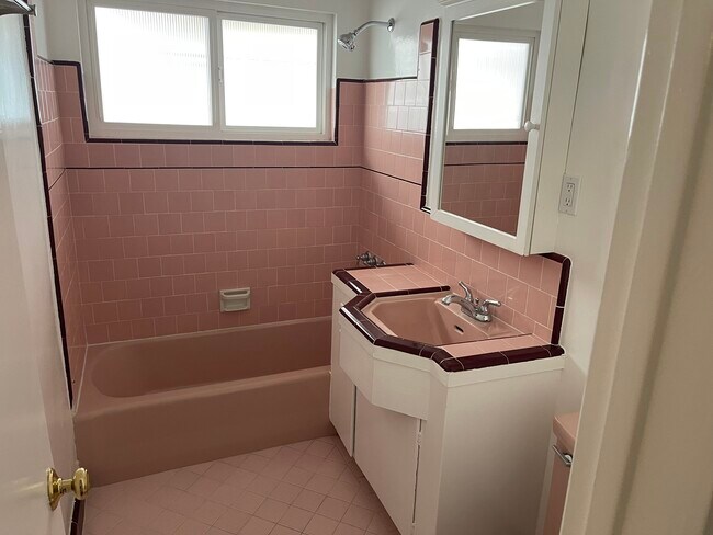 200 S Madison Ave in Pasadena, CA - Foto de edificio - Building Photo