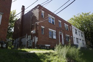 5029 Hanna Pl SE in Washington, DC - Building Photo