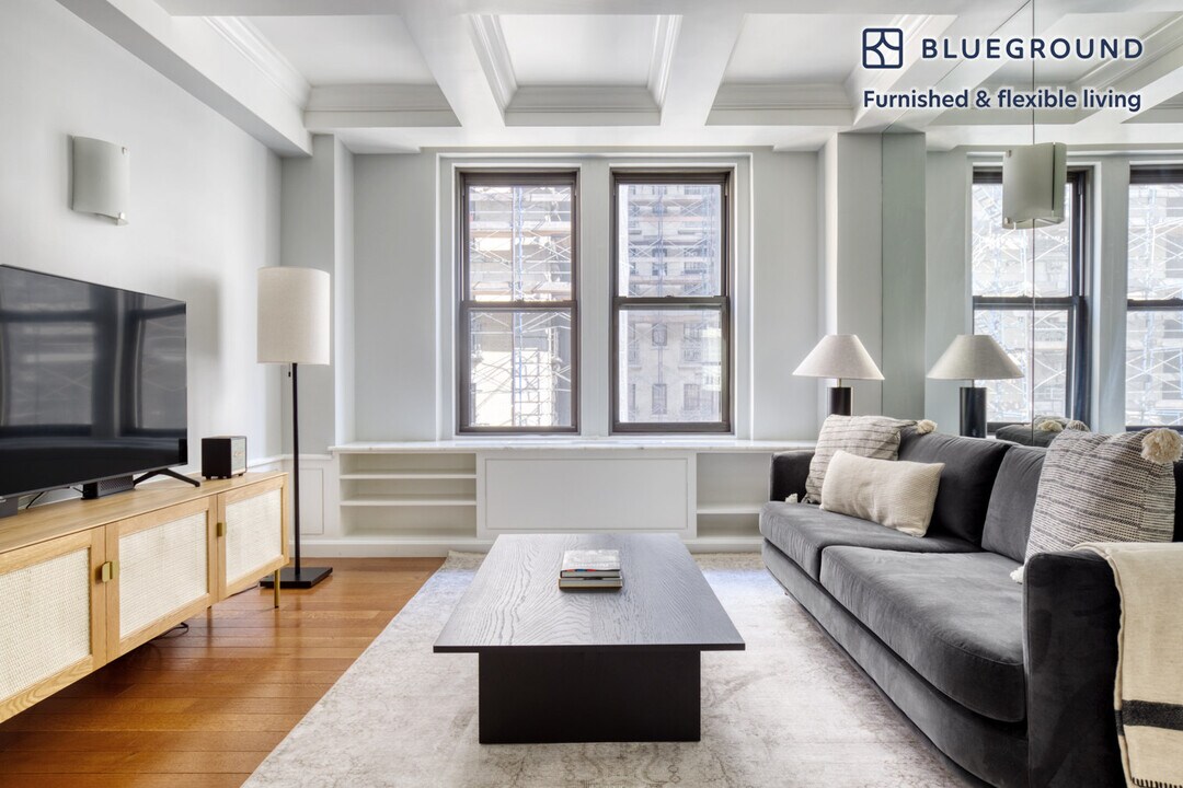 240 W 73rd St in New York, NY - Building Photo