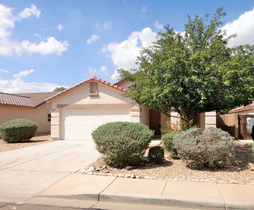 15560 W Acapulco Ln in Surprise, AZ - Building Photo