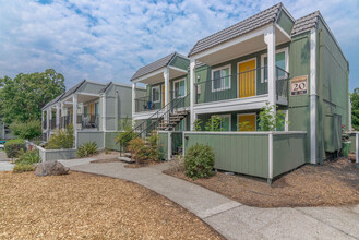 Napa Green Apartments in Napa, CA - Foto de edificio - Building Photo