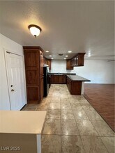 260 Village Ct in Henderson, NV - Building Photo - Building Photo