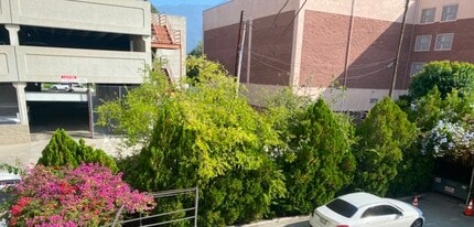 2561 E Colorado Blvd, Unit Apt #1 in Pasadena, CA - Building Photo - Building Photo