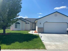 1745 Challis Dr in Mountain Home, ID - Building Photo