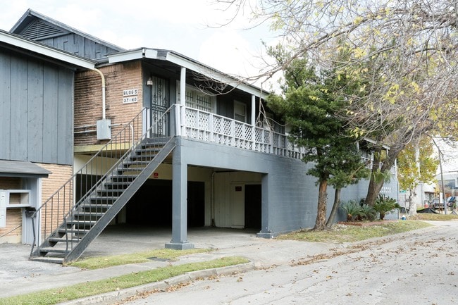 Shibui Apartments in Houston, TX - Building Photo - Building Photo