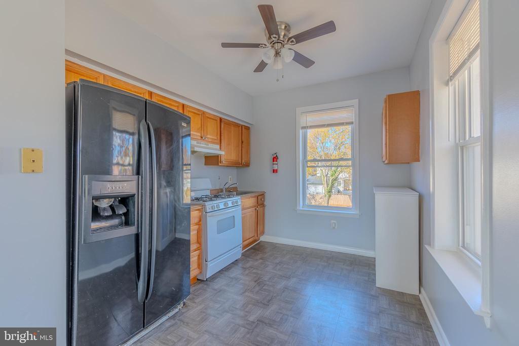 40 N Chester Pike in Glenolden, PA - Building Photo