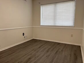 1006 Holly Walk in Poughkeepsie, NY - Building Photo - Building Photo