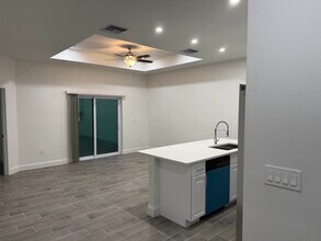 4656 28th St SW in Lehigh Acres, FL - Foto de edificio - Building Photo