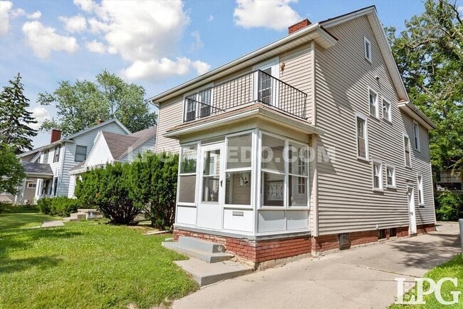 property at 2030 Wyndhurst Rd