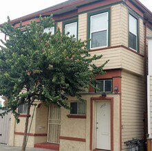 2715-2717 West St in Oakland, CA - Foto de edificio - Building Photo