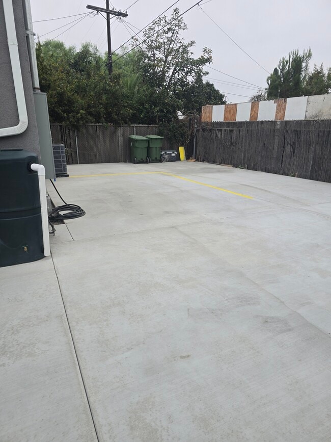 1647 E 53rd St in Los Angeles, CA - Building Photo - Building Photo