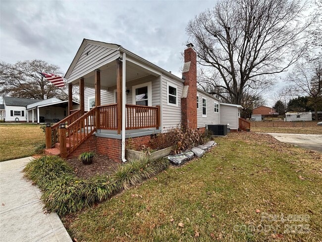 410 Gann St in Lowell, NC - Building Photo - Building Photo