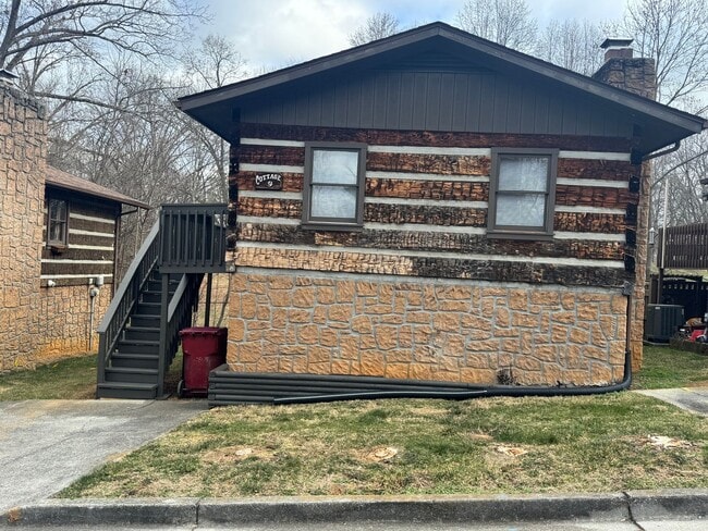 2822 W Walnut St in Johnson City, TN - Building Photo - Building Photo