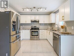 1575 Samuelson Cir in Mississauga, ON - Building Photo - Building Photo