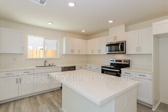 2033 Stargate Dr in Roseville, CA - Building Photo - Building Photo