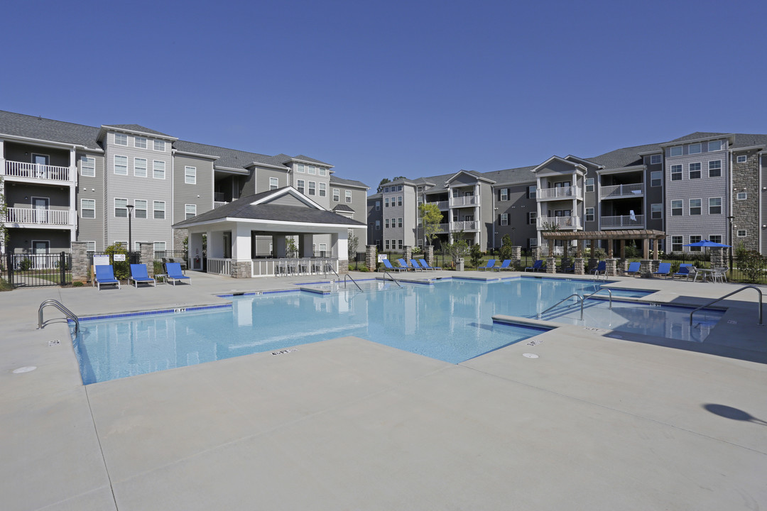 Larkspur Pointe Apartments Photo