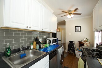 837 W Cornelia Ave, Unit S2 in Chicago, IL - Foto de edificio - Building Photo