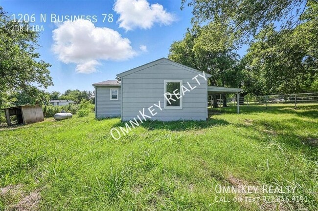 property at 1206 TX-78 BUS