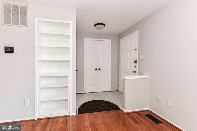261 Gundry Dr in Falls Church, VA - Building Photo - Building Photo