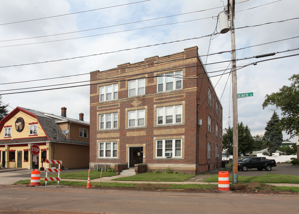 263 Beaver St in New Britain, CT - Building Photo