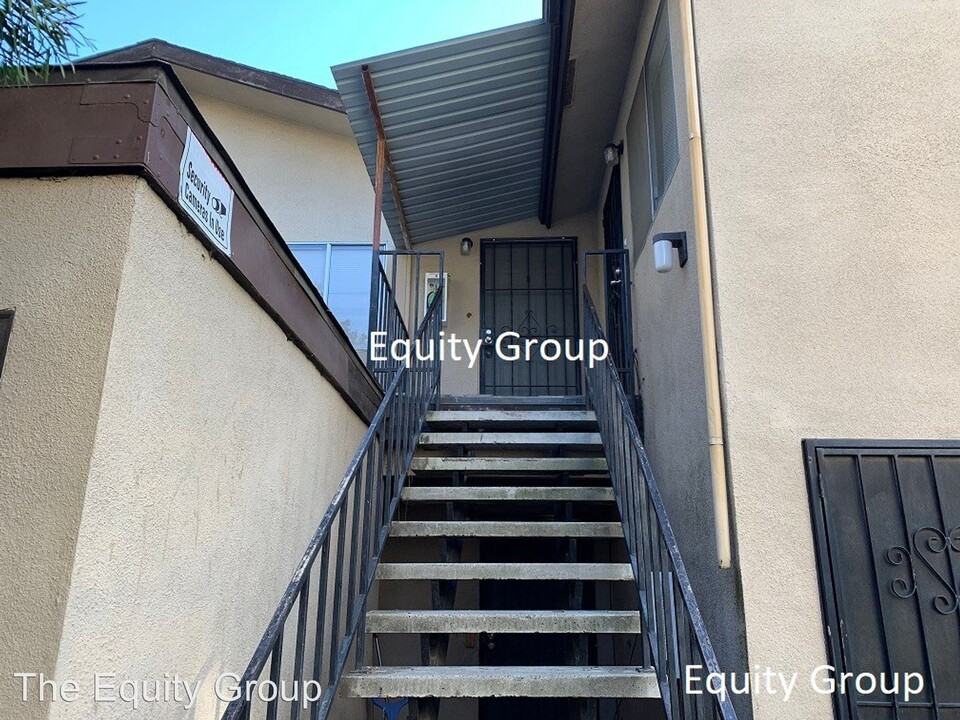 116 W Murray Ave in Visalia, CA - Building Photo