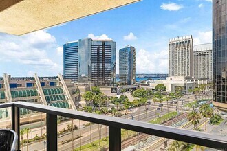 200 W Harbor Dr in San Diego, CA - Building Photo - Building Photo