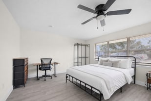 2225 Aldridge Ave in Ft. Myers, FL - Building Photo