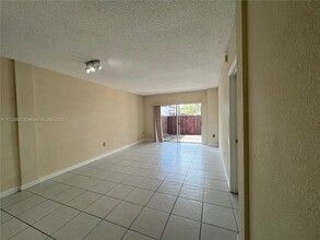 10900 SW 104th St, Unit 109 in Miami, FL - Building Photo - Building Photo