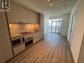 8 Interchange Wy in Vaughan, ON - Building Photo - Building Photo