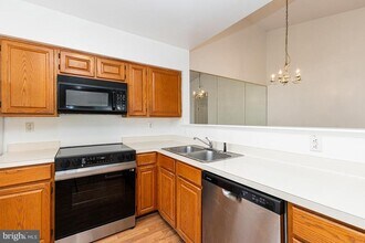 9472 Scarlet Oak Dr in Manassas, VA - Building Photo - Building Photo