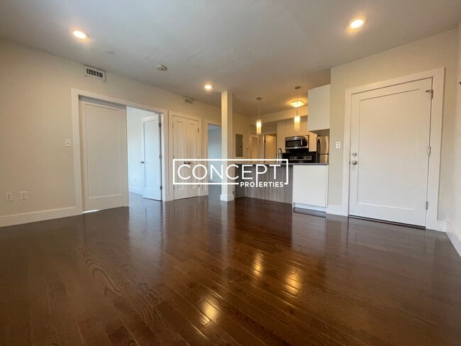 659 Massachusetts Ave, Unit 7 in Boston, MA - Foto de edificio - Building Photo