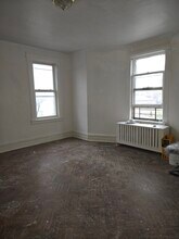 2519 Curtis St, Unit 2 in East Elmhurst, NY - Building Photo - Building Photo