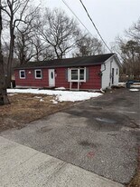 546 Granny Rd in Medford, NY - Building Photo
