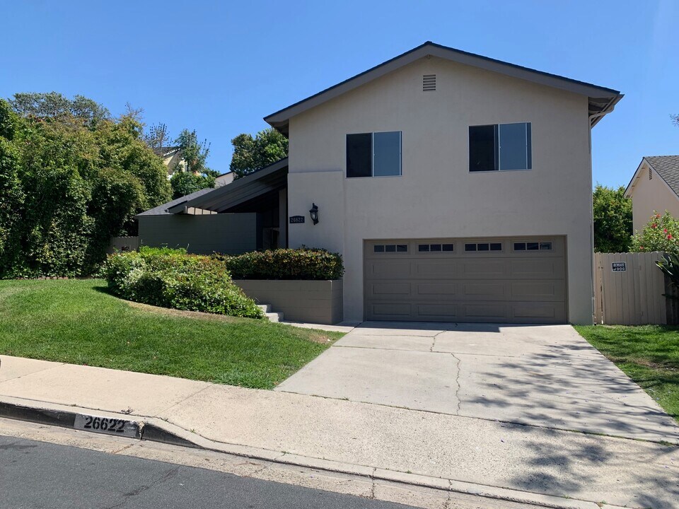 26622 Saddleback Dr in Mission Viejo, CA - Building Photo